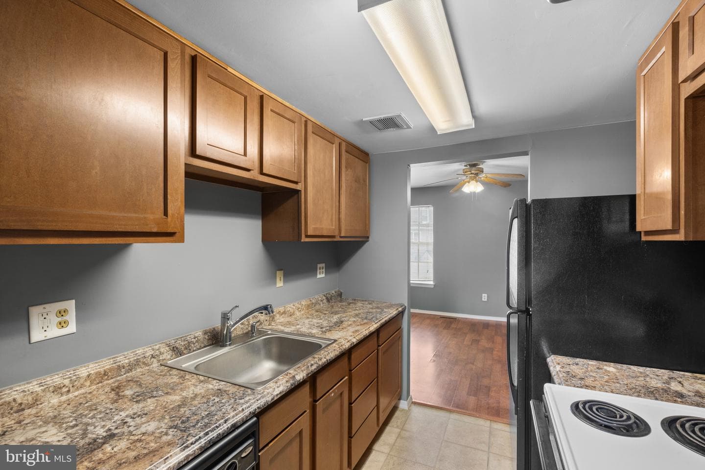 1809 Falcon Court photo 10