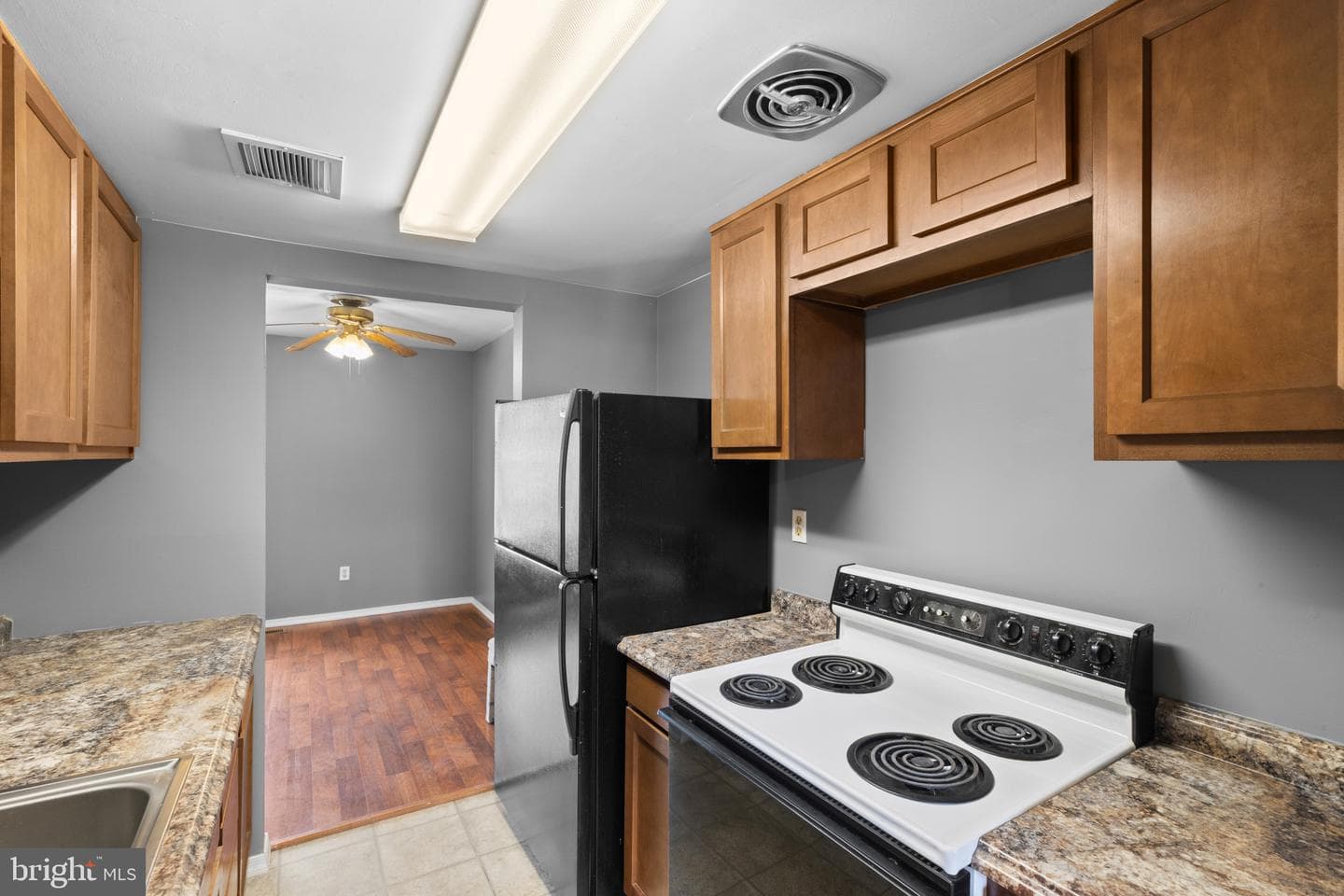 1809 Falcon Court photo 11