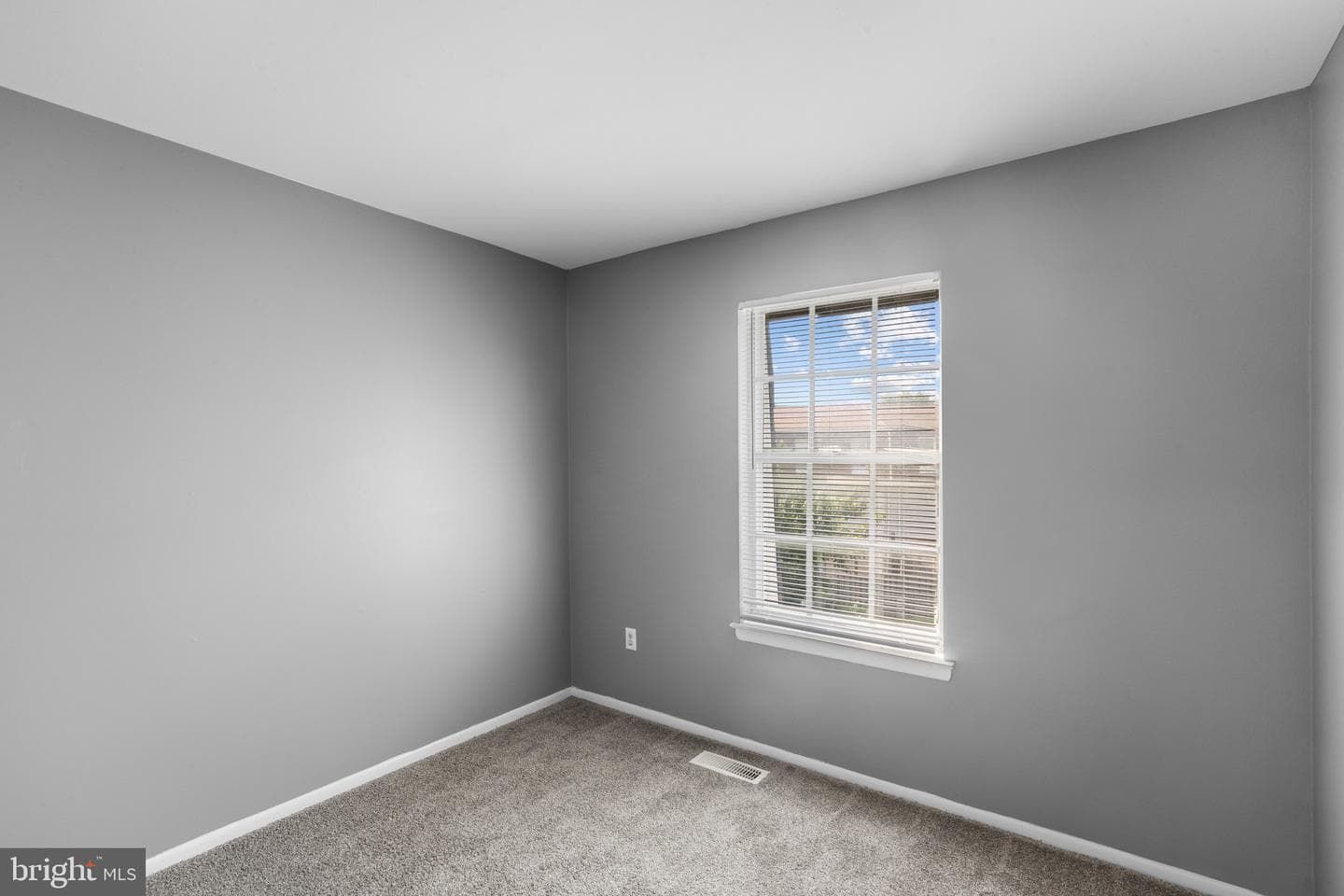 1809 Falcon Court photo 16