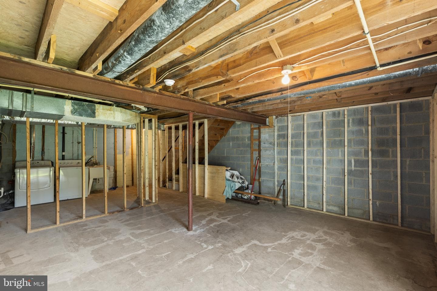 1809 Falcon Court photo 24