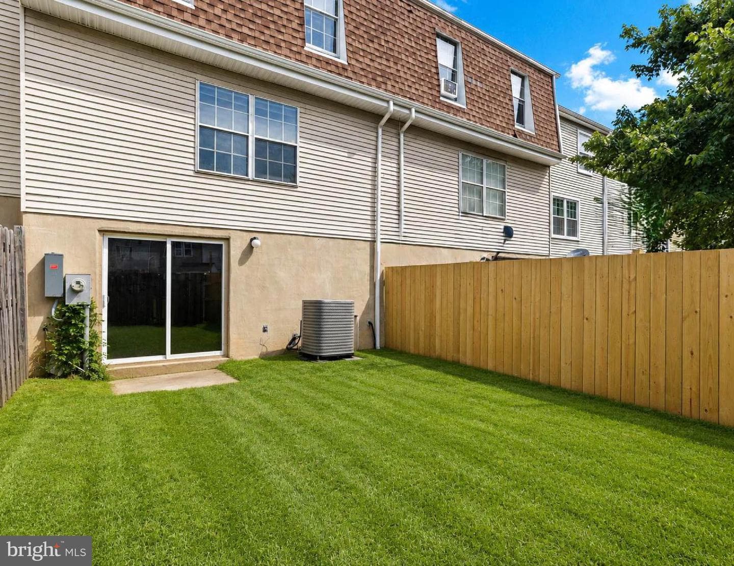1809 Falcon Court photo 3