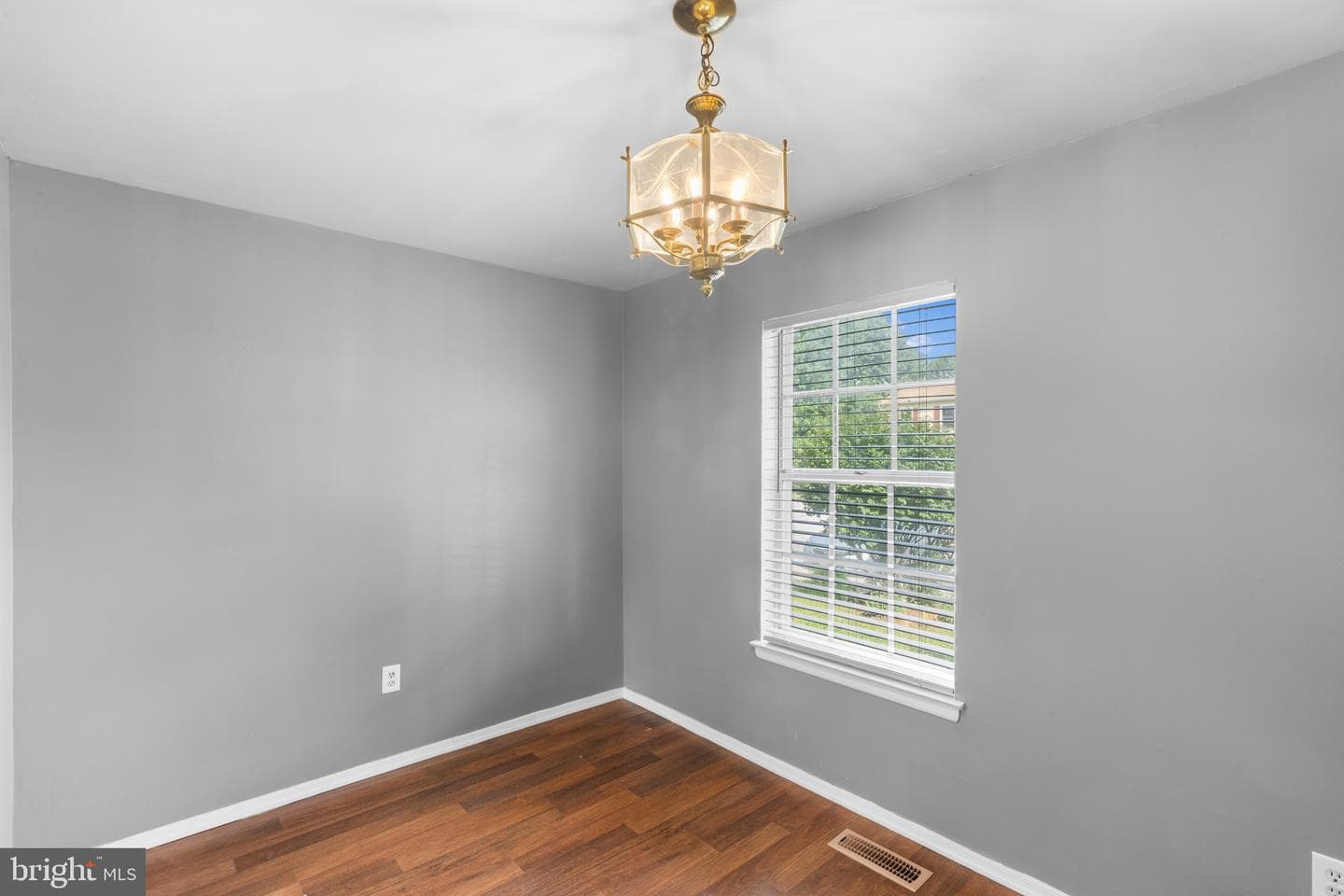 1809 Falcon Court photo 9