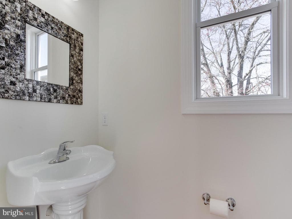 1102 Collison Road photo 8