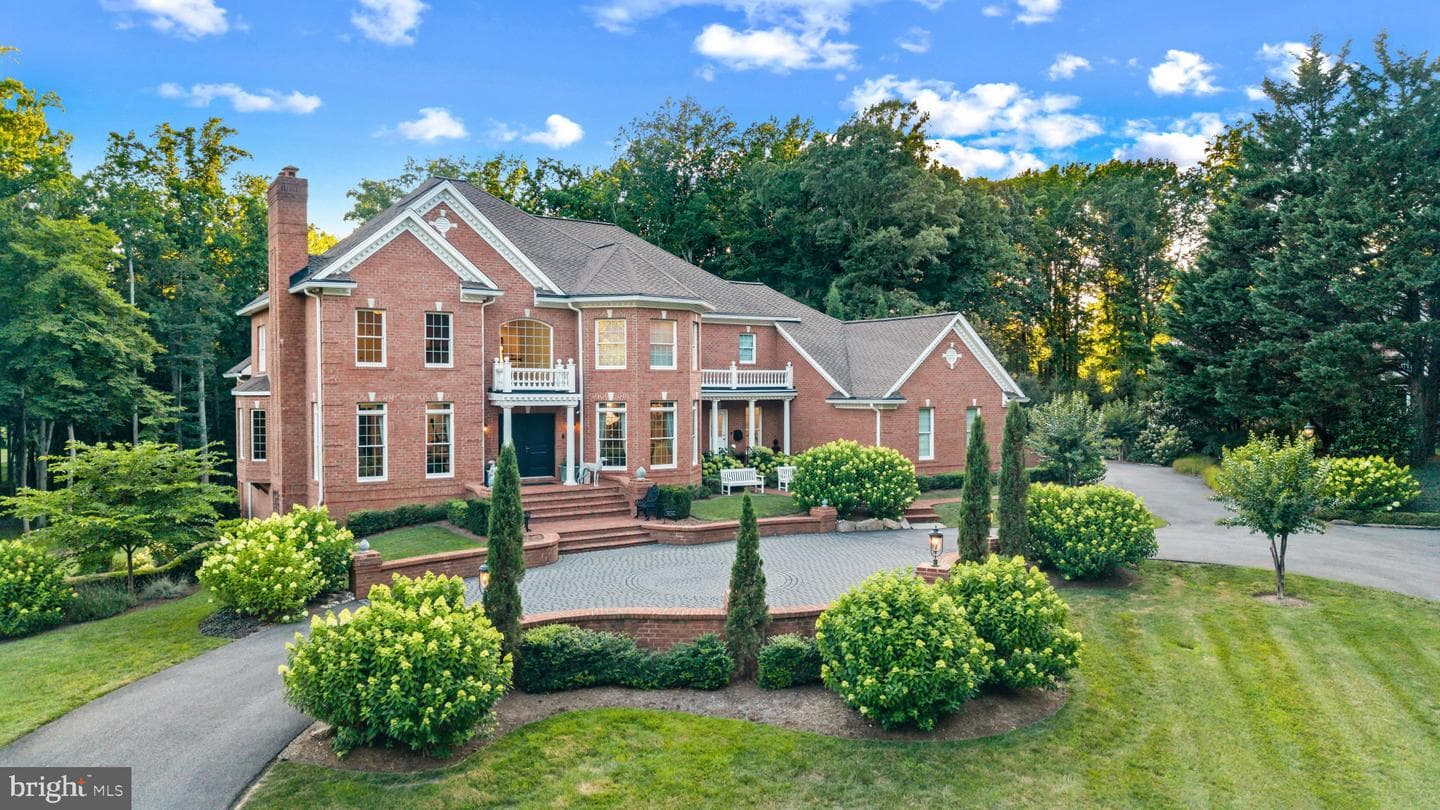 17 Perder Lane, Edgewater