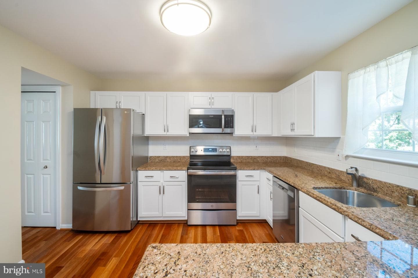 99 Phelps Avenue photo 3