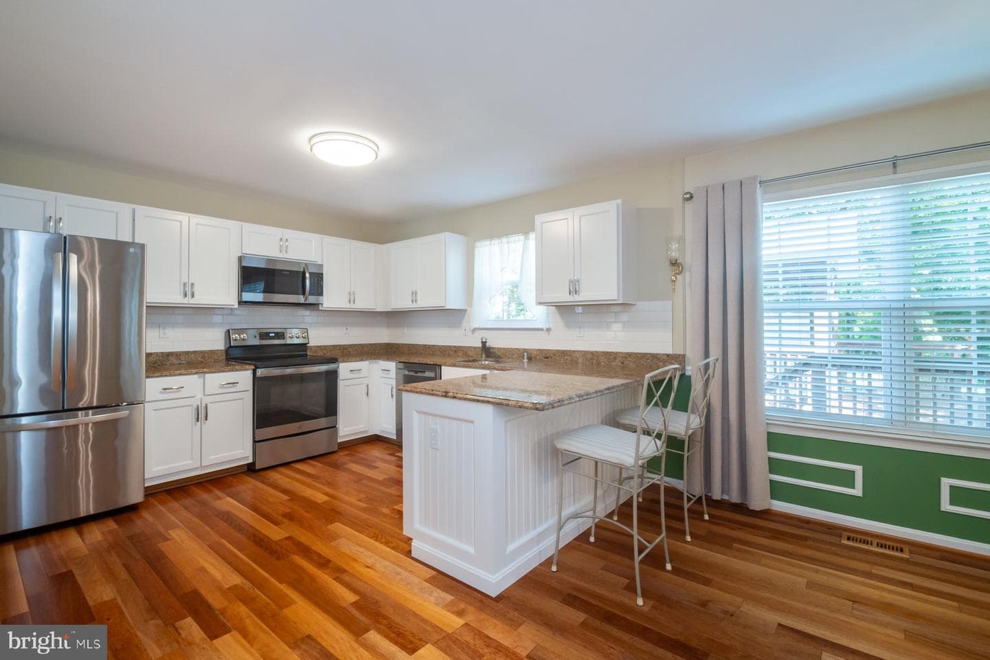 99 Phelps Avenue photo 4