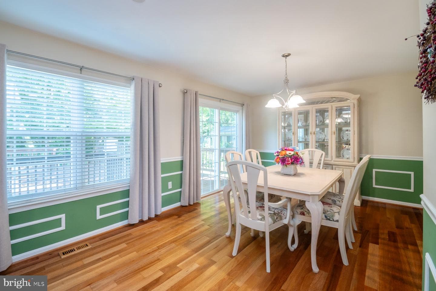 99 Phelps Avenue photo 8