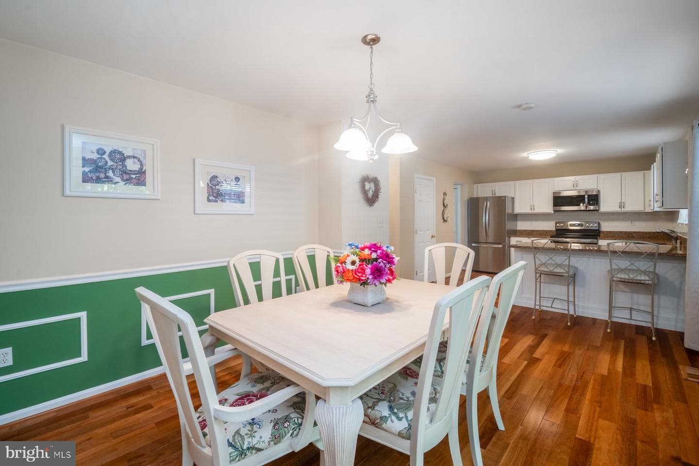 99 Phelps Avenue photo 9