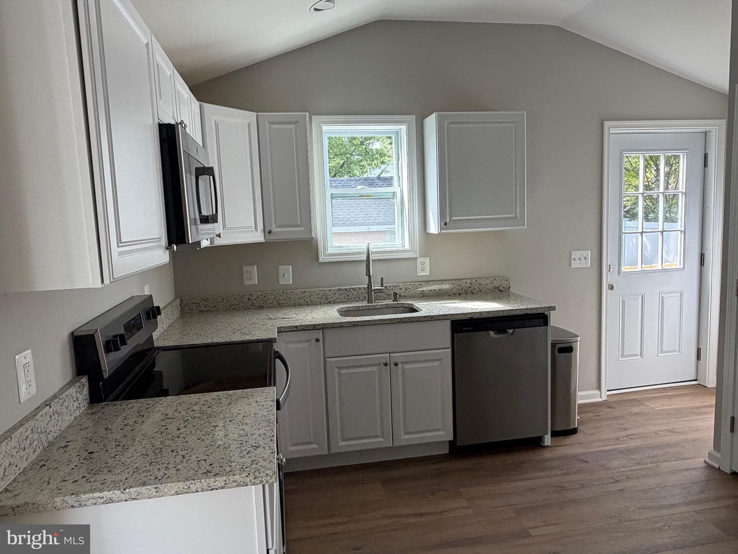 715 Fernhill Road photo 3