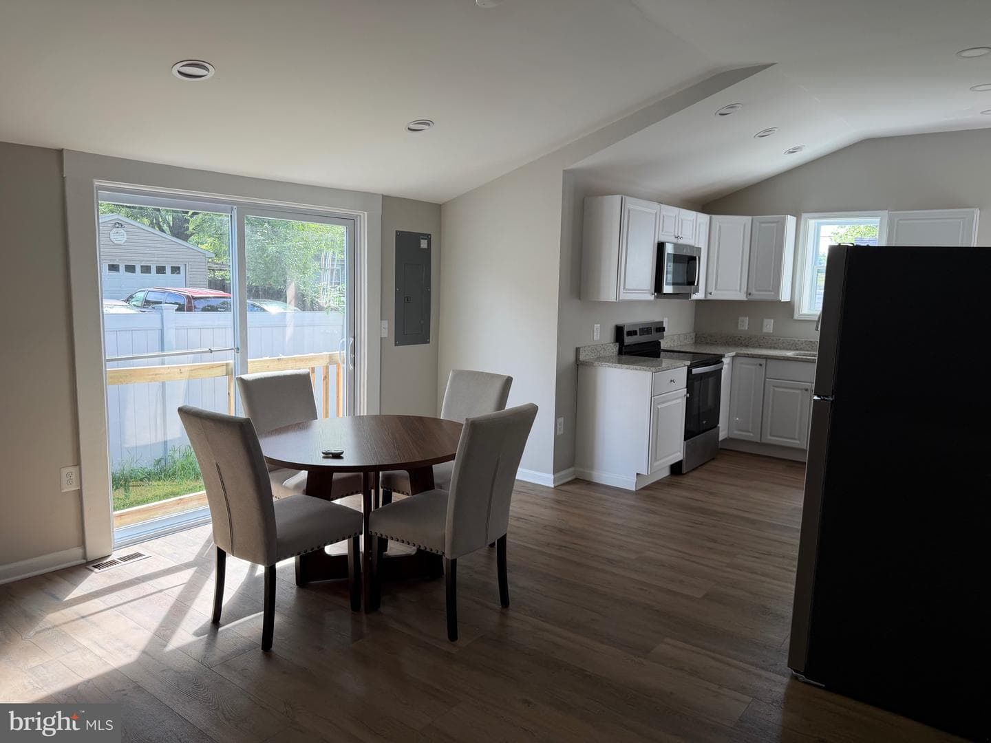 715 Fernhill Road photo 4
