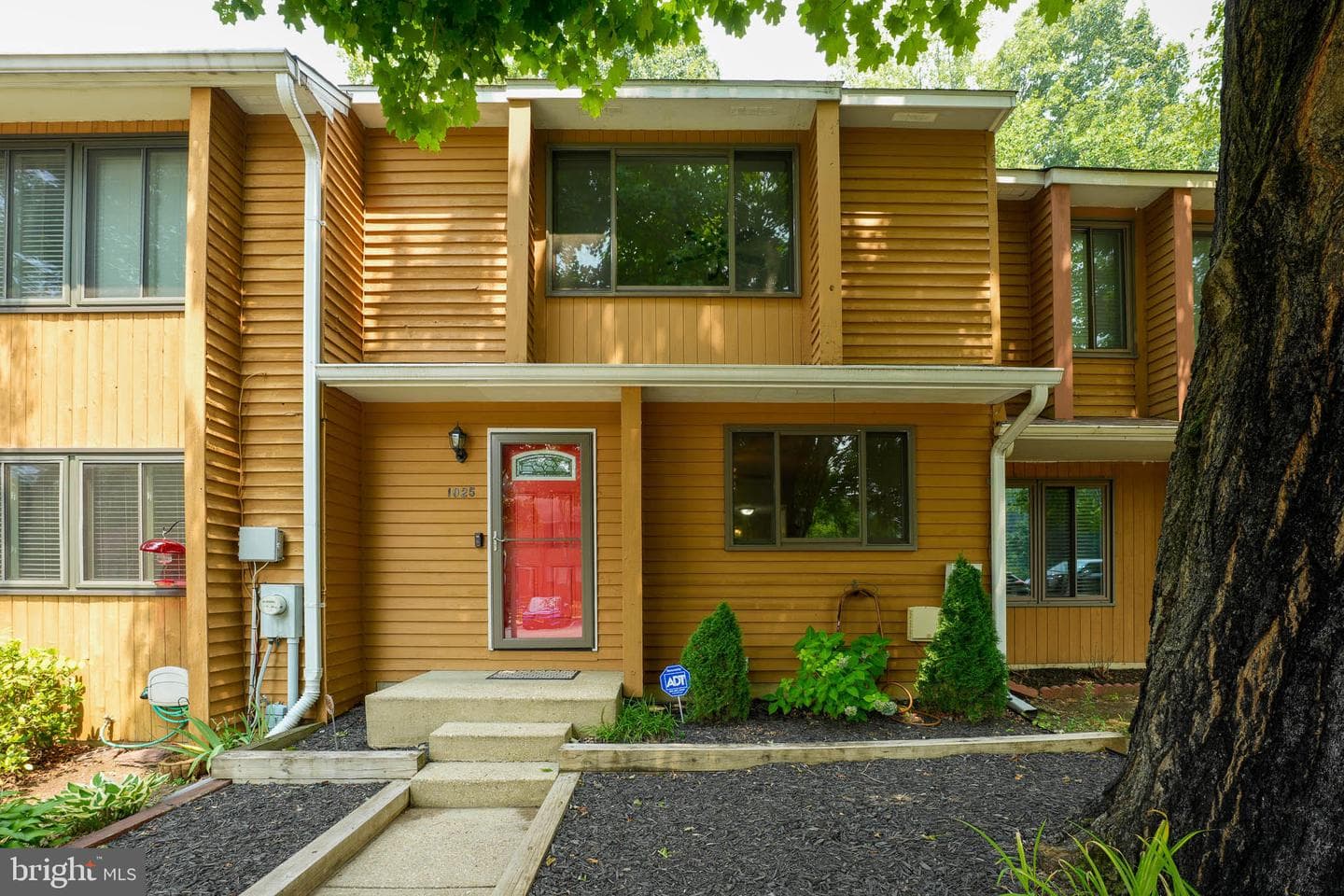 1025 Commanders Way N photo 1