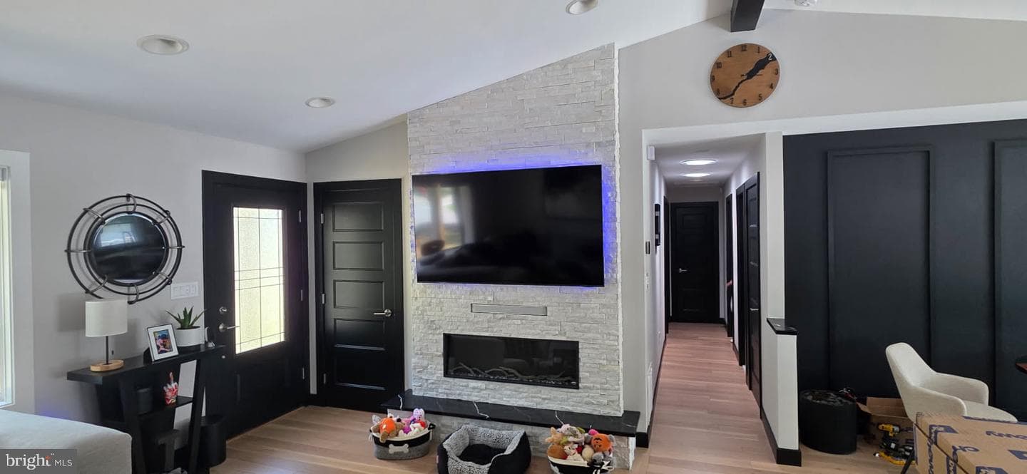 825 Elmhurst Road photo 3
