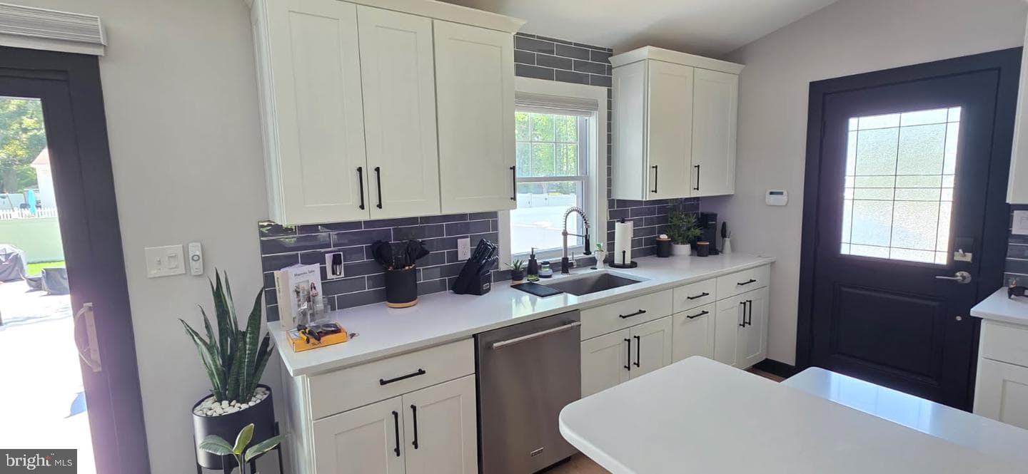 825 Elmhurst Road photo 8