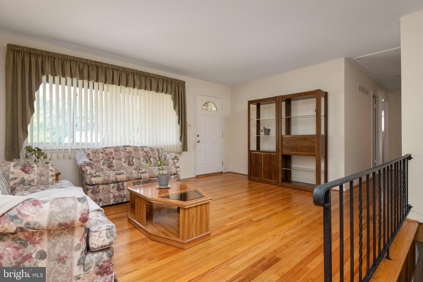 8245 Victoria Road photo 11