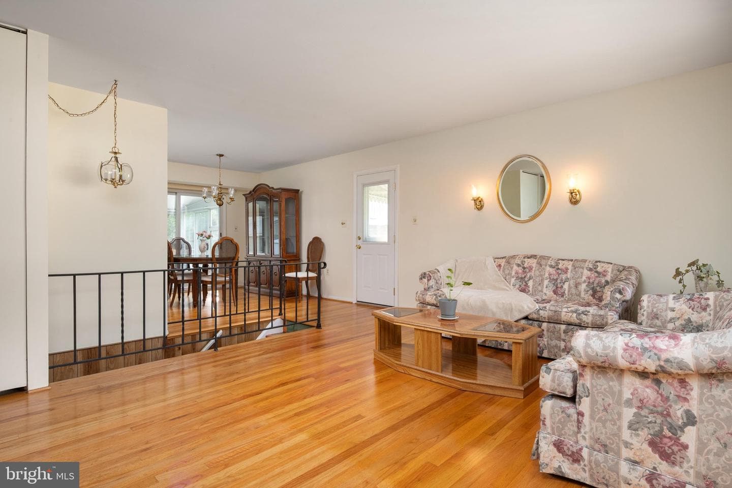 8245 Victoria Road photo 12