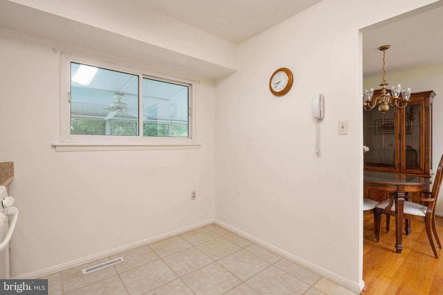 8245 Victoria Road photo 18