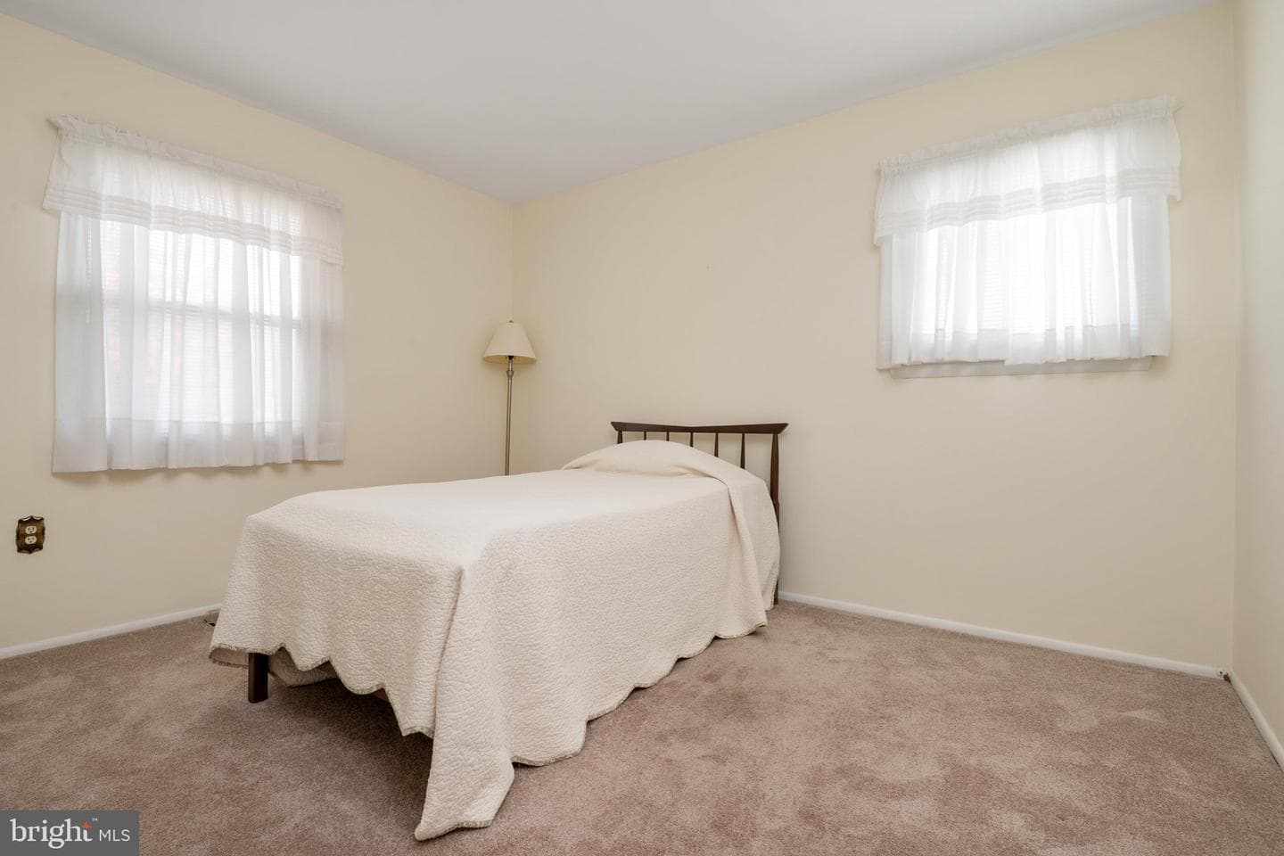 8245 Victoria Road photo 23