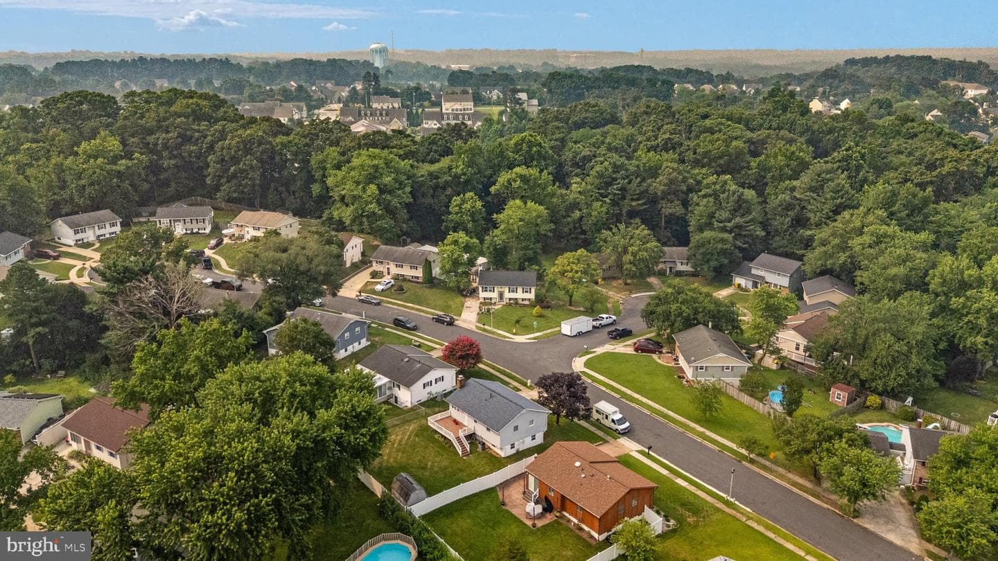 8245 Victoria Road photo 36