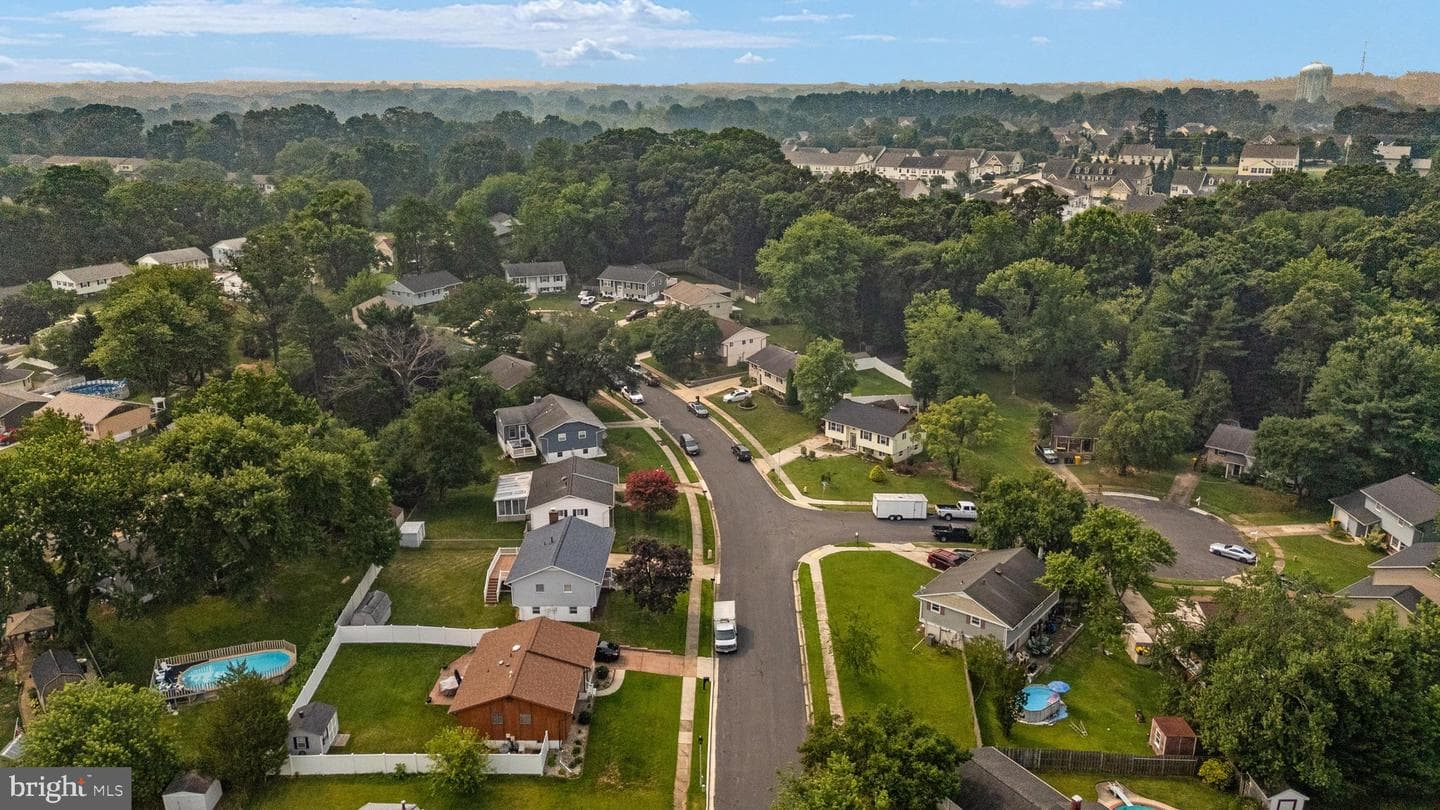 8245 Victoria Road photo 37