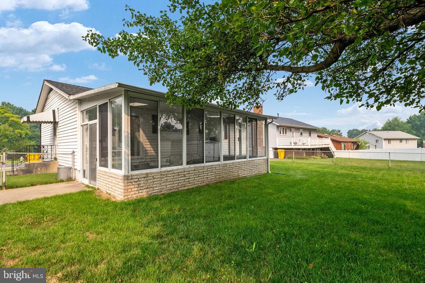 8245 Victoria Road photo 40