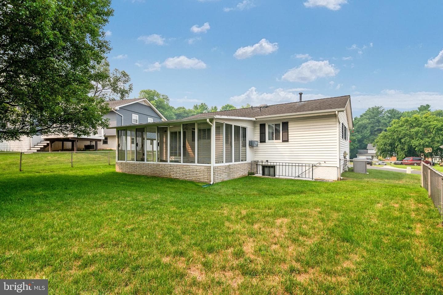 8245 Victoria Road photo 42