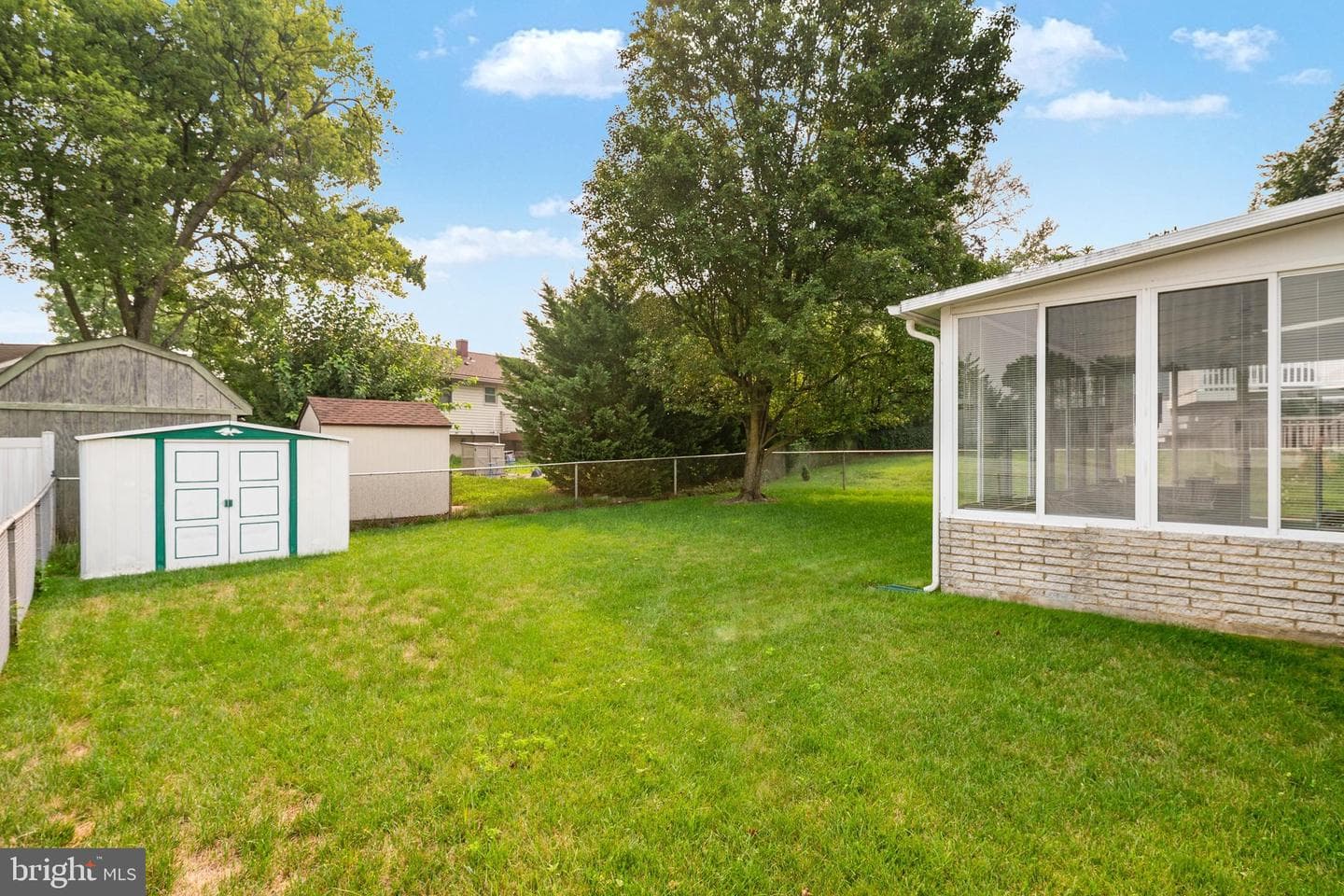 8245 Victoria Road photo 43
