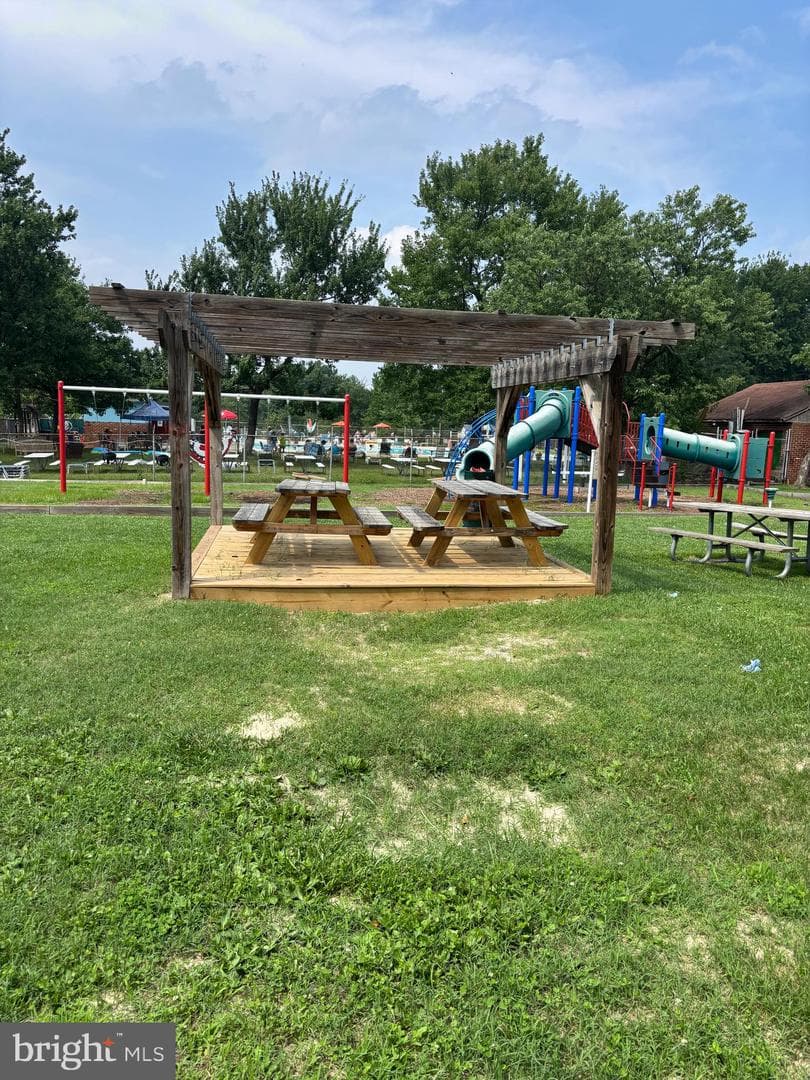 8245 Victoria Road photo 46