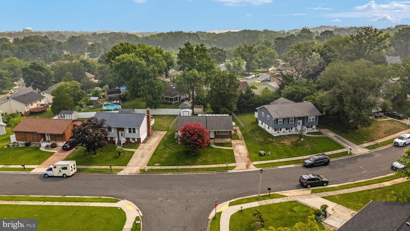 8245 Victoria Road photo 6