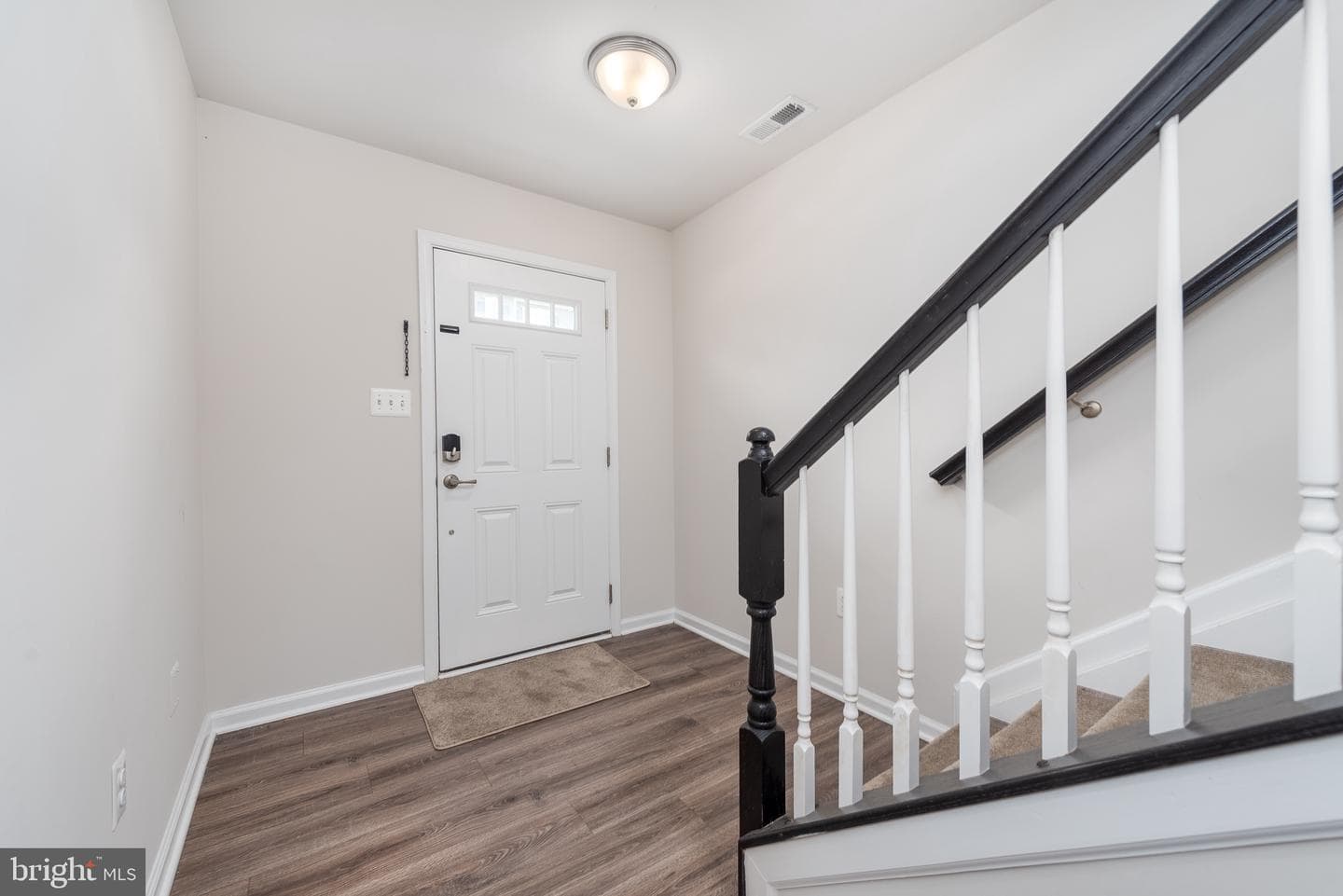 1317 Hawthorn Drive photo 3