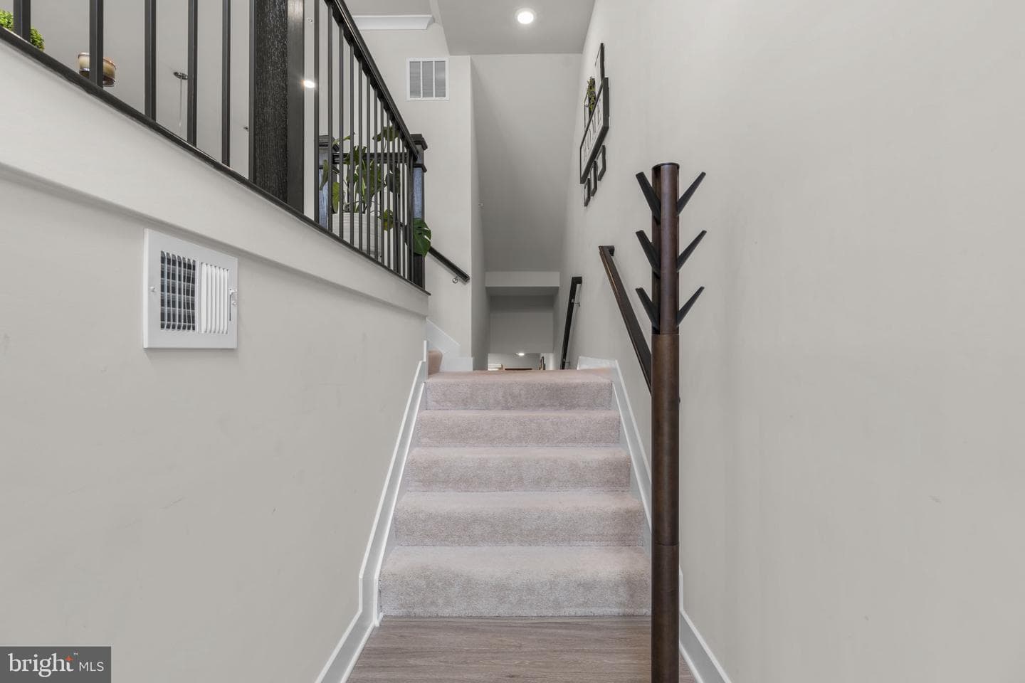7605 Chert Court photo 4