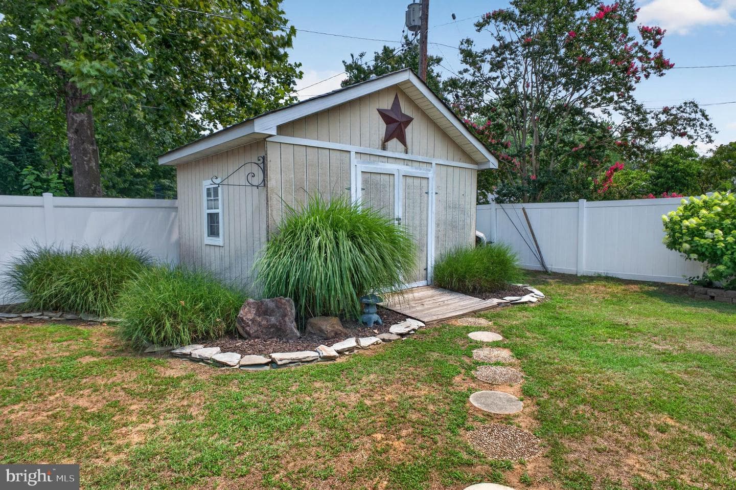 219 Kathy Court photo 11