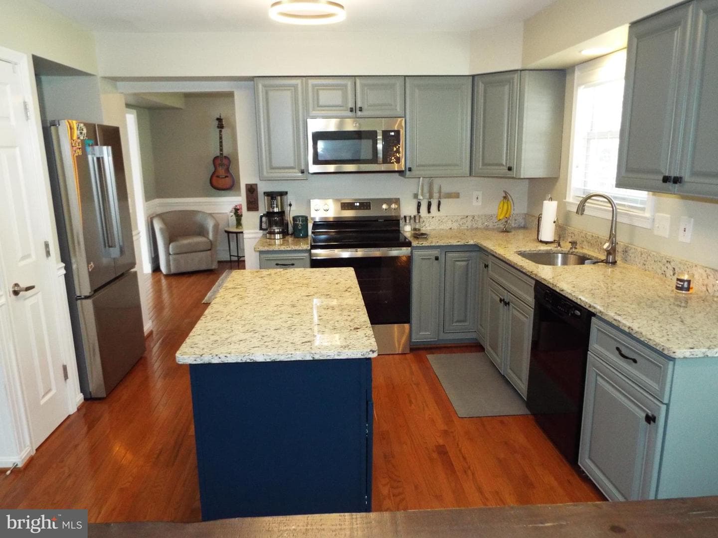 1275 Swan Drive photo 2