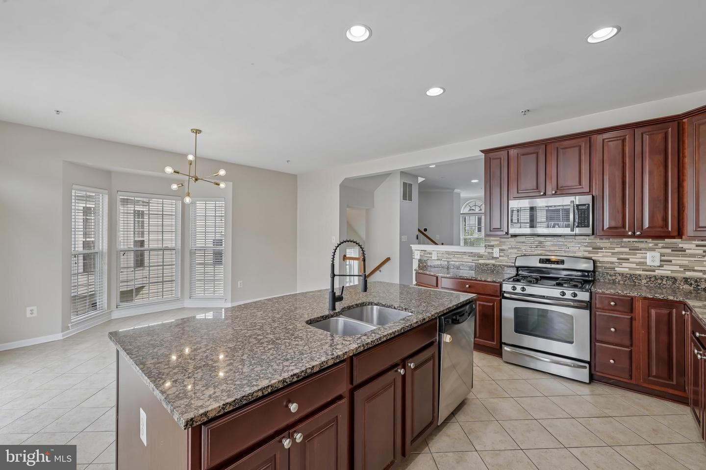 7644 Sandhurst Lane photo 21