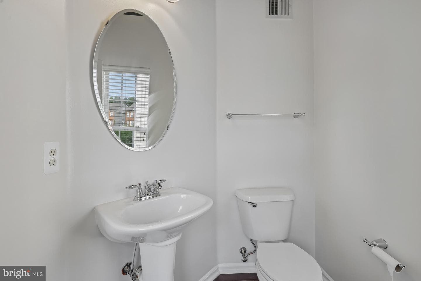 7644 Sandhurst Lane photo 23