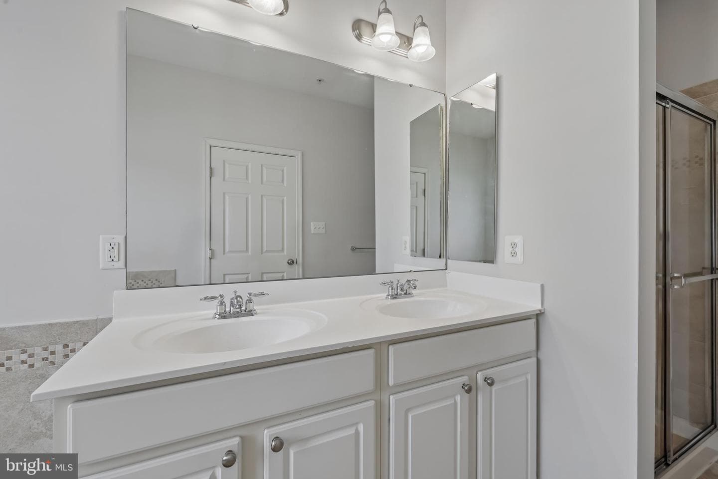 7644 Sandhurst Lane photo 27