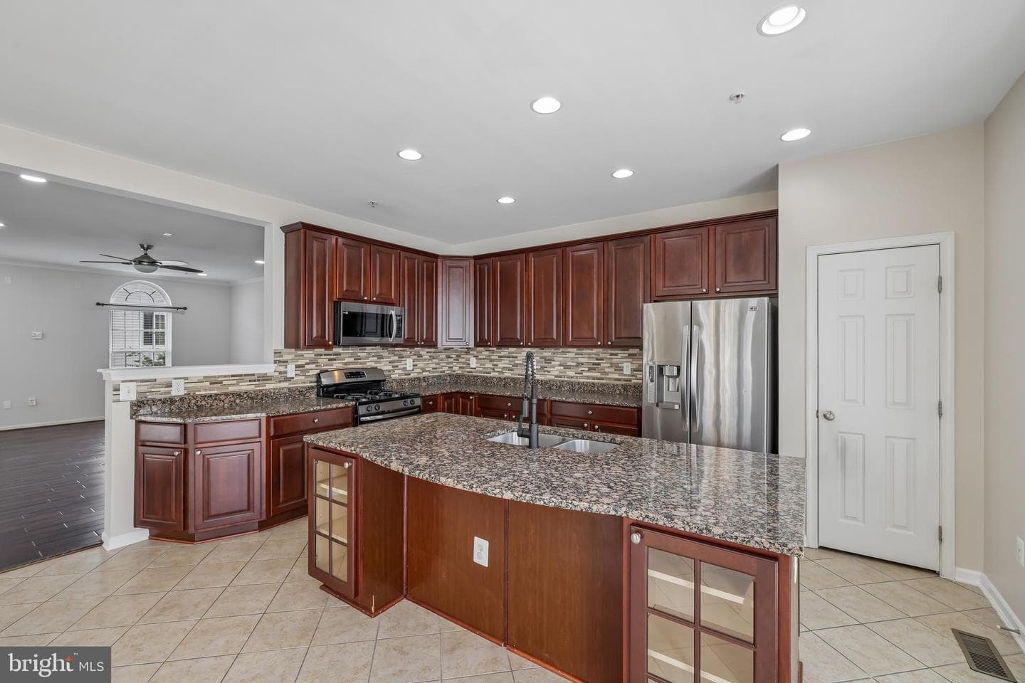 7644 Sandhurst Lane photo 3