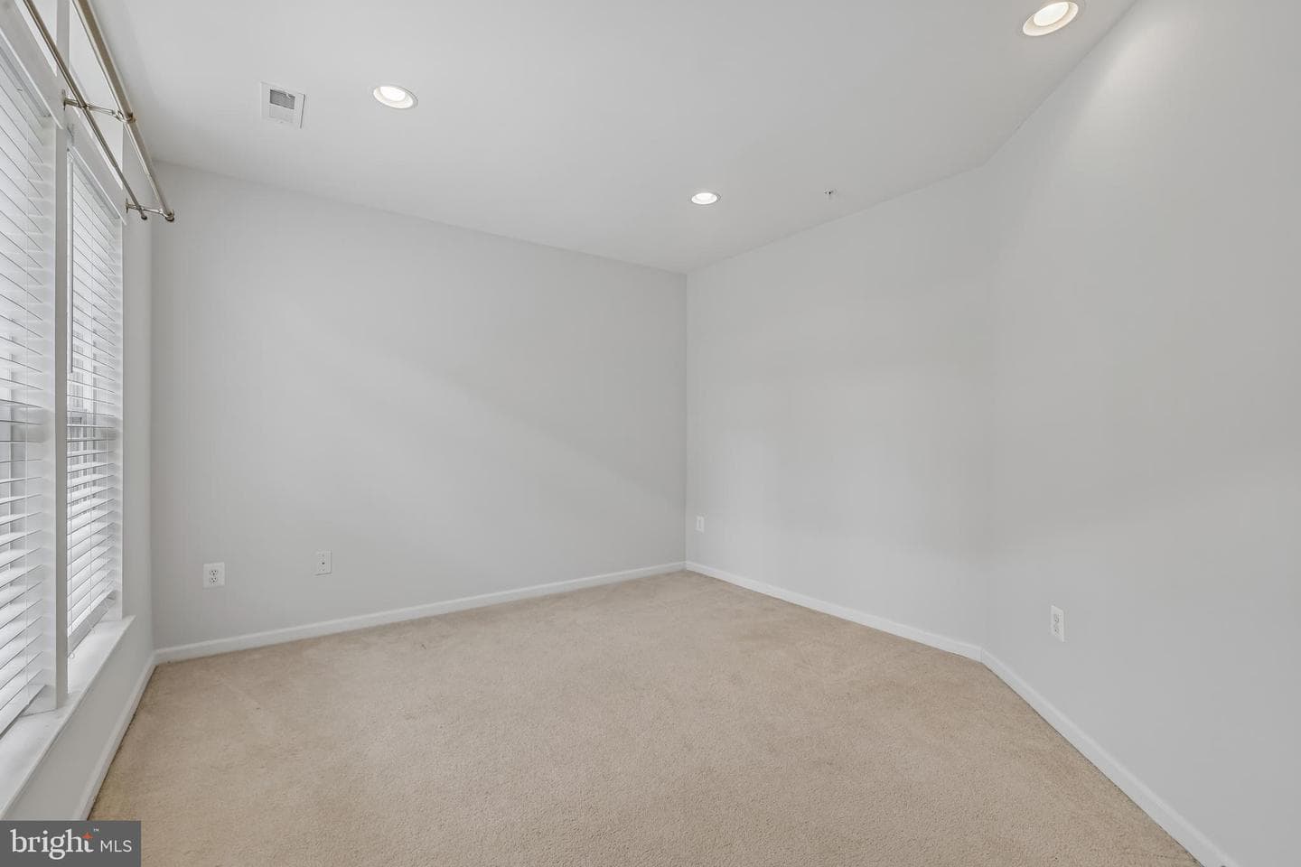 7644 Sandhurst Lane photo 33