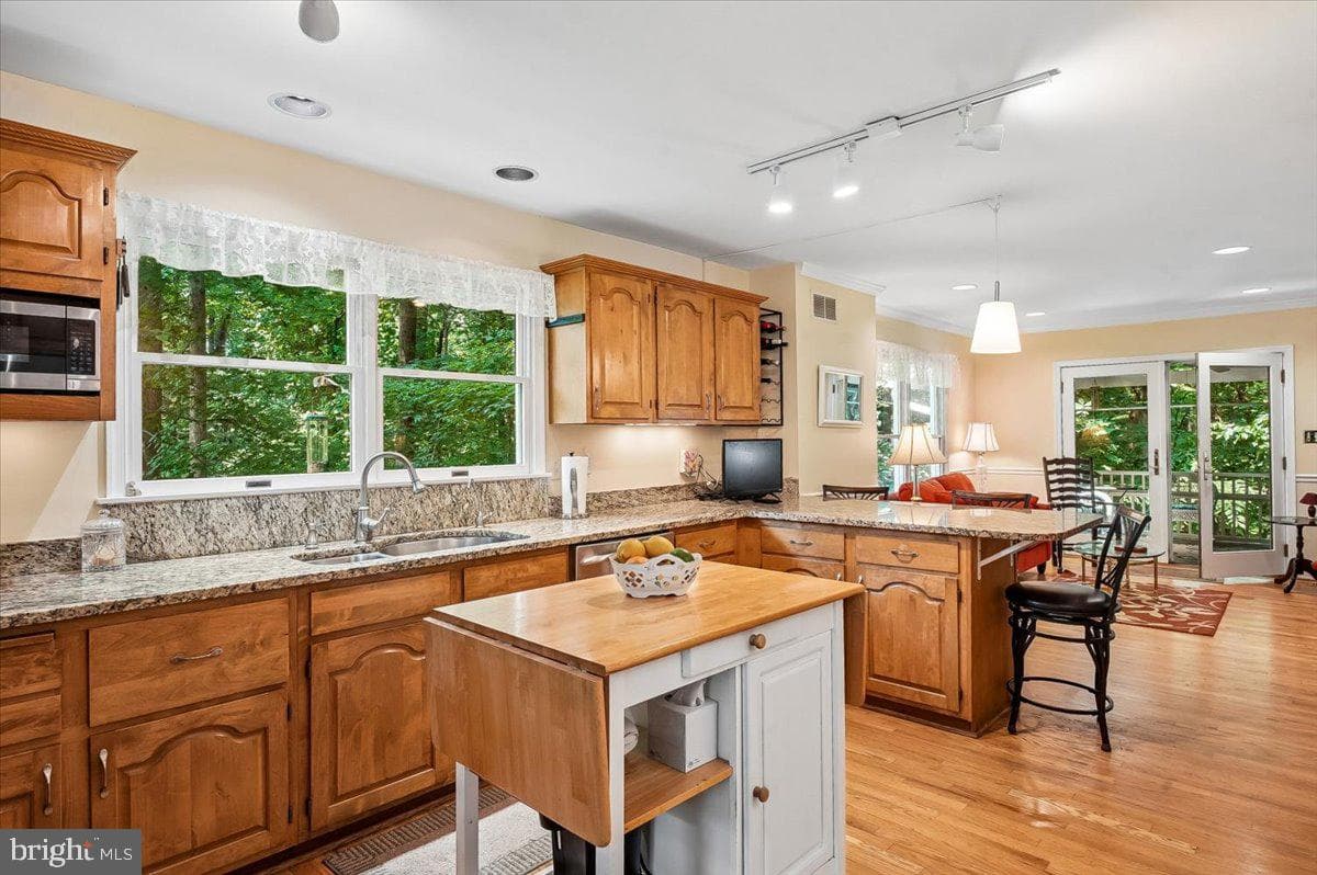 1070 Foxcroft Run photo 17