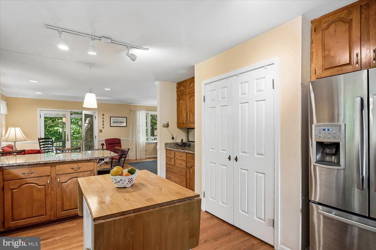 1070 Foxcroft Run photo 18
