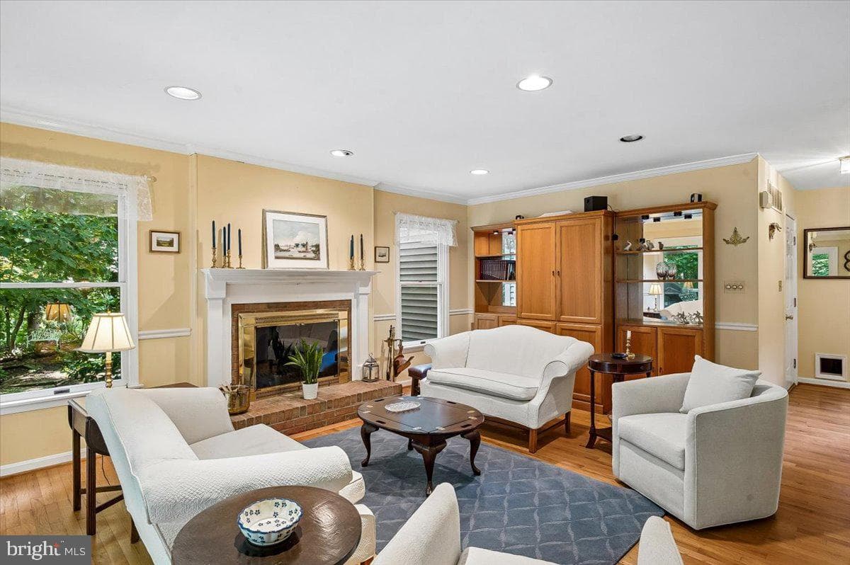 1070 Foxcroft Run photo 8