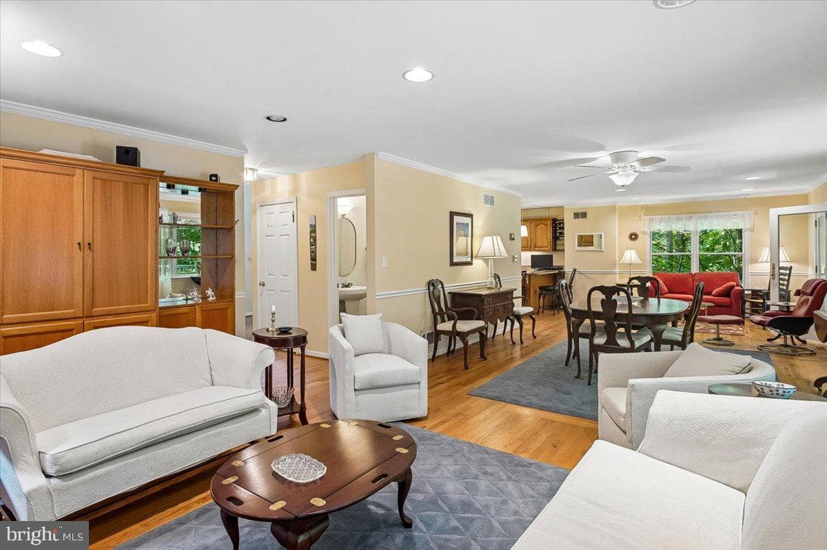 1070 Foxcroft Run photo 9