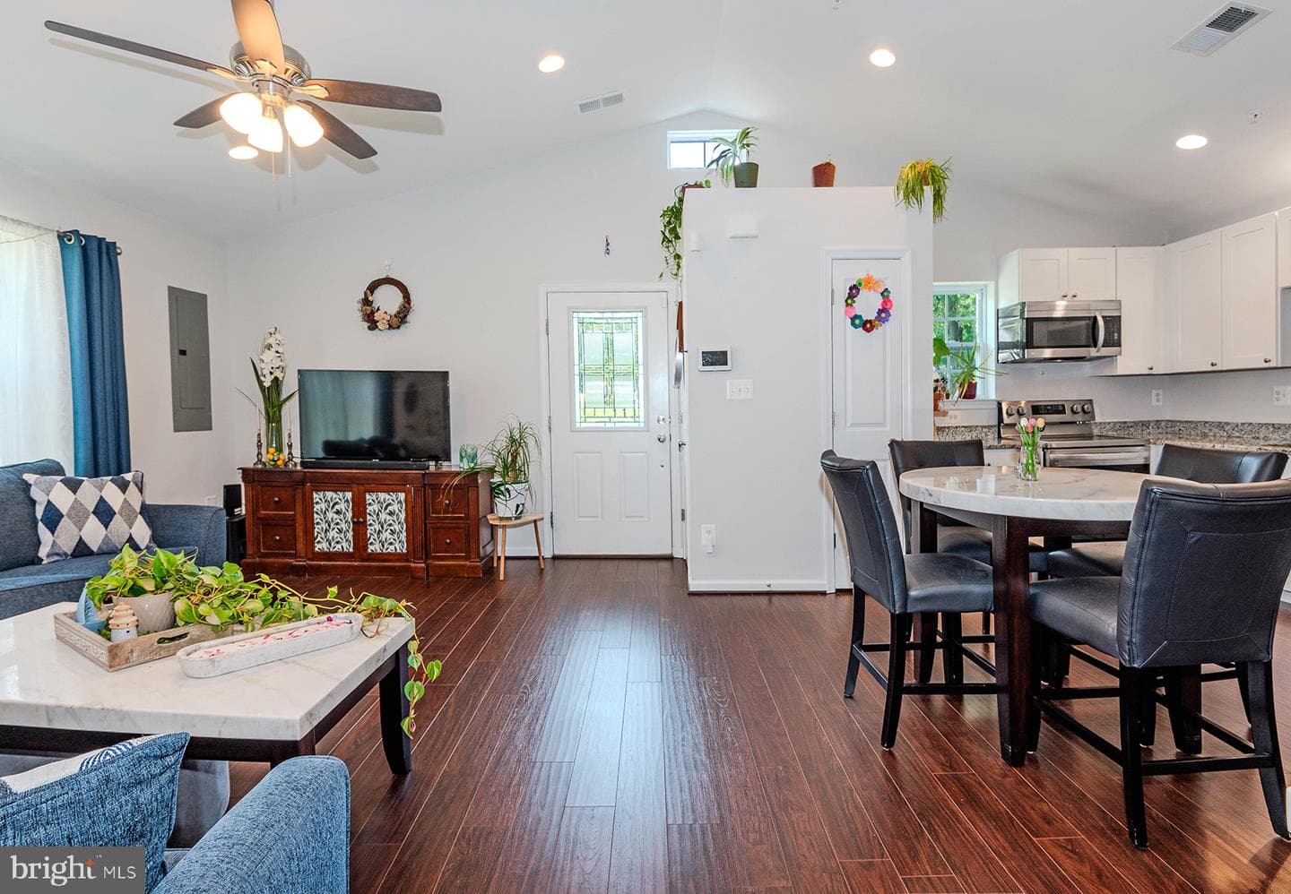 6414-A Oak Street photo 4