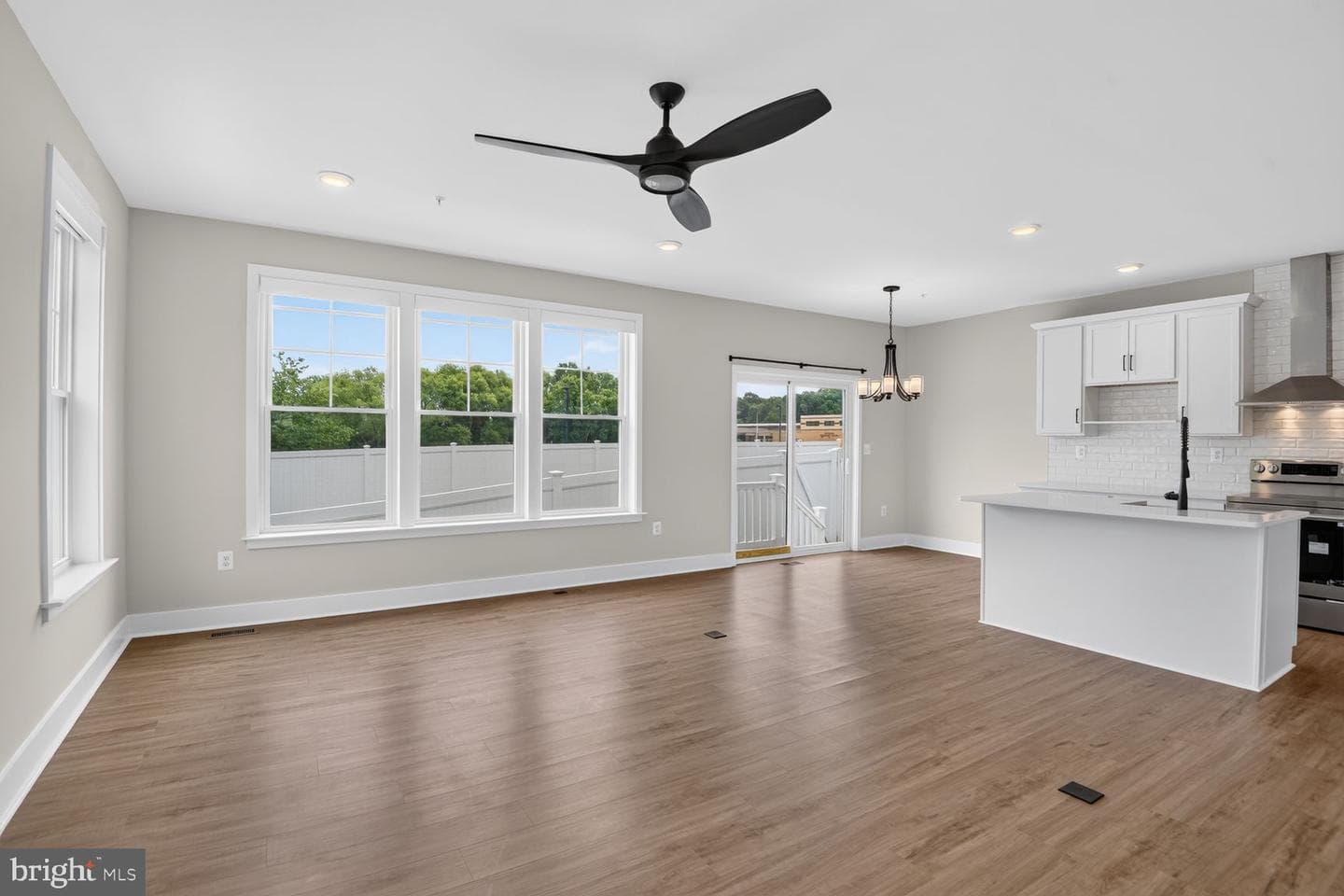 7823 Jude Ln photo 3