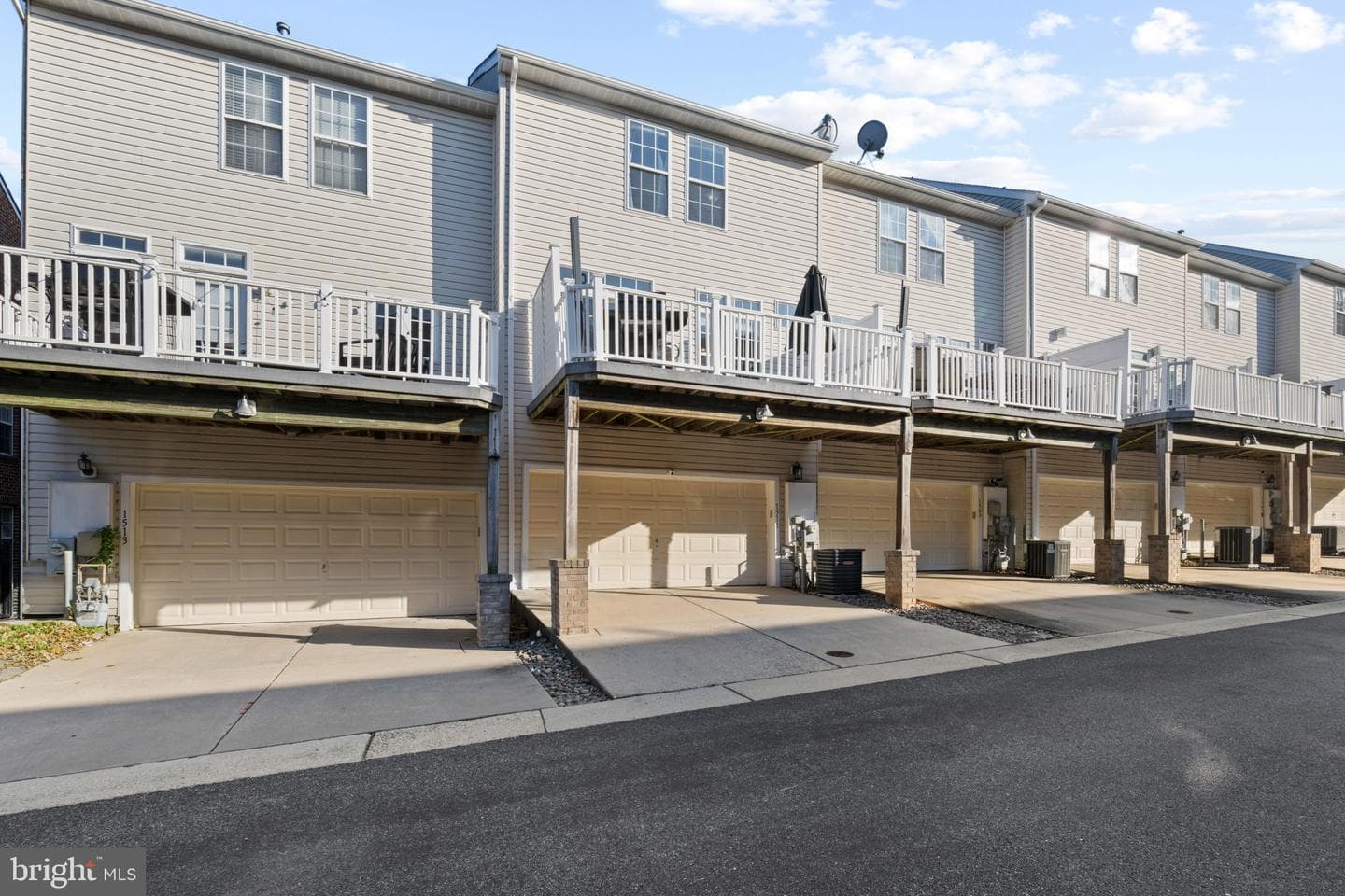 1511 Martock Lane photo 30