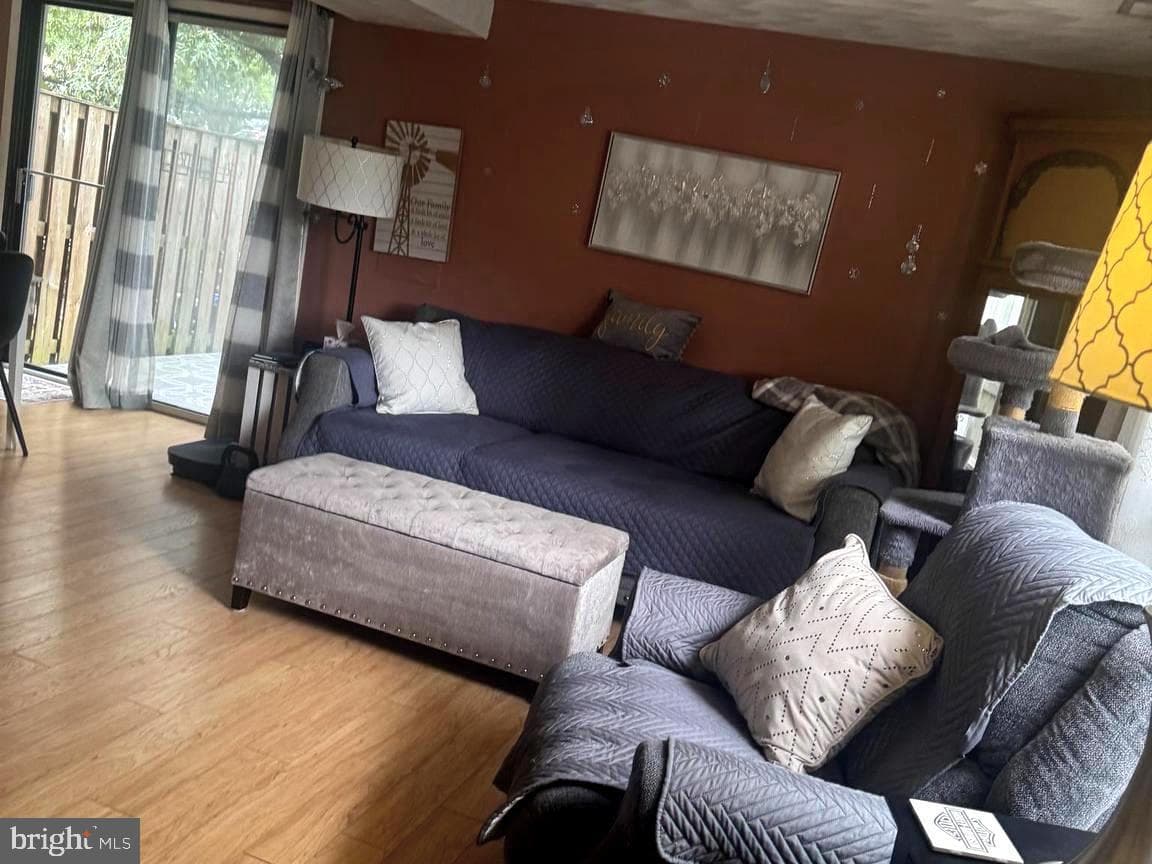 528 Glen Court photo 2