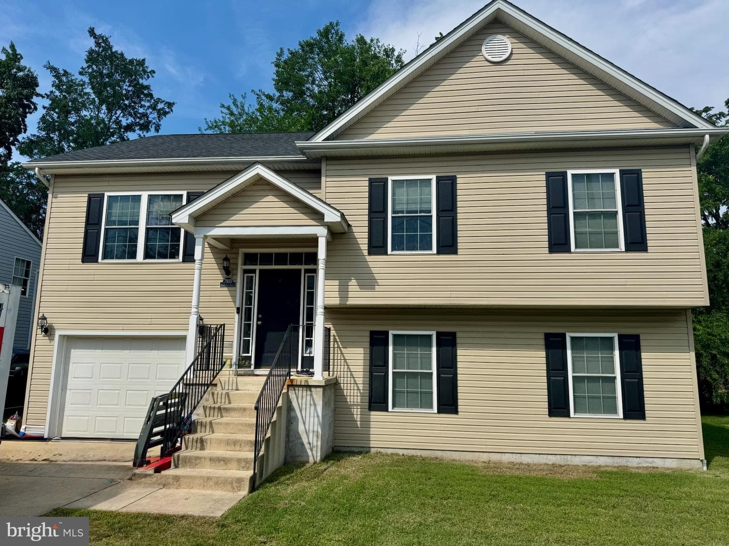 7933 East End photo 1