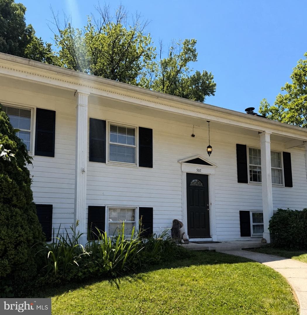 507 Williamsburg Lane