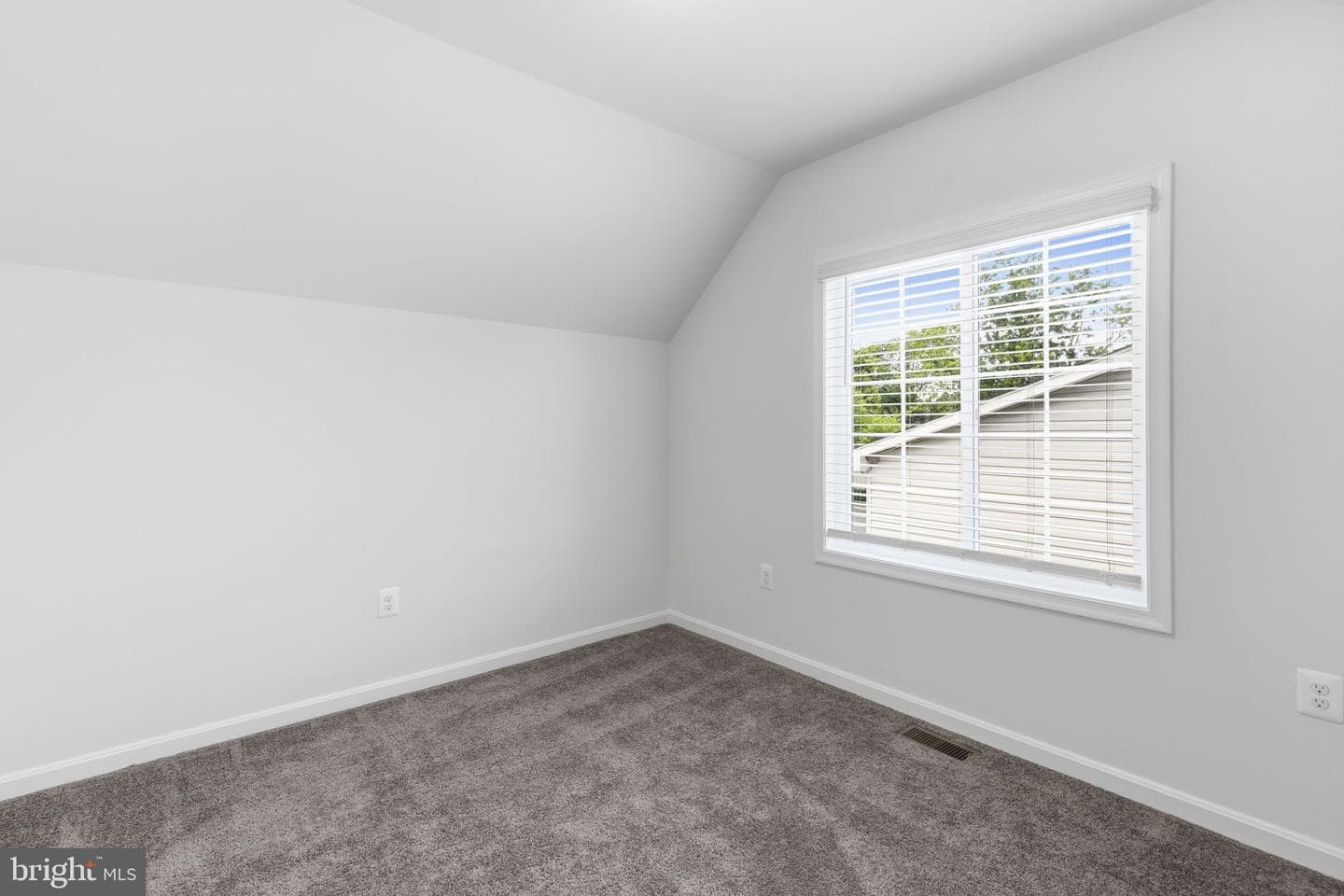 7905 Chalice Road photo 17