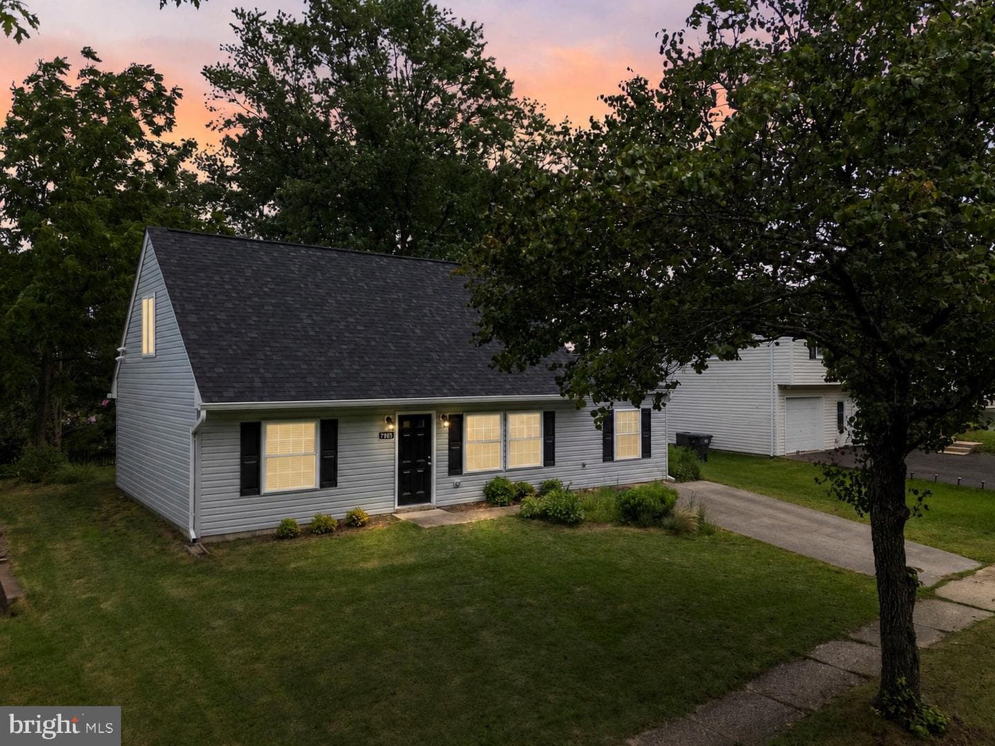 7905 Chalice Road photo 32