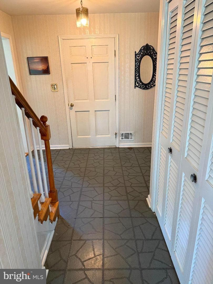 283 Oak Court photo 2